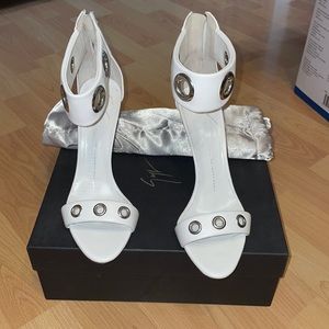 Giuseppe Zanotti white sandals size 38